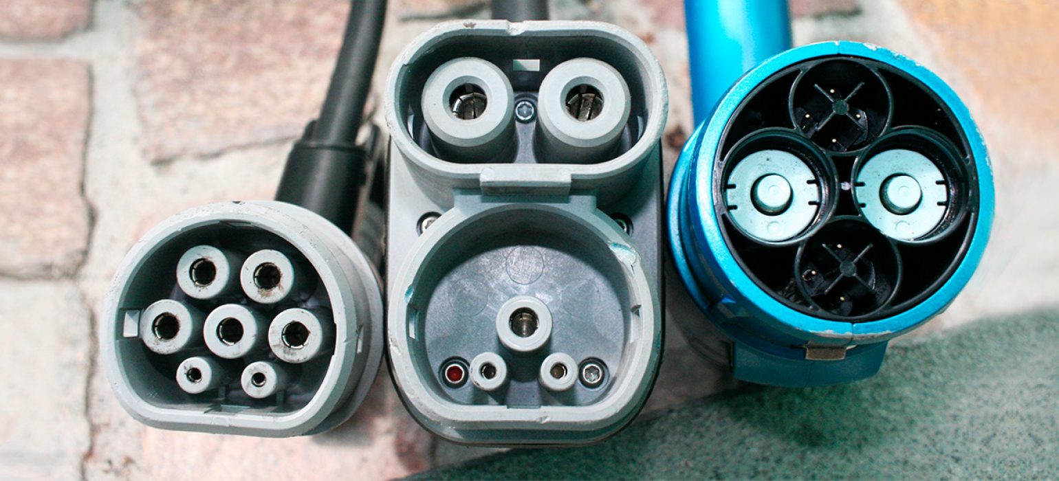 Electric-vehicle-connector-types